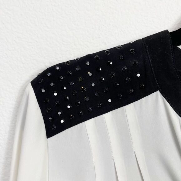 Alfani Cream Silky Blouse Black Studded Shoulders & Cuffs Size 12 - Picture 5 of 7